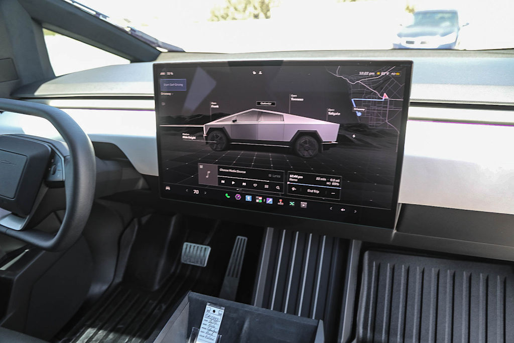 Thumbnail: 2025 Tesla Cybertruck - 10