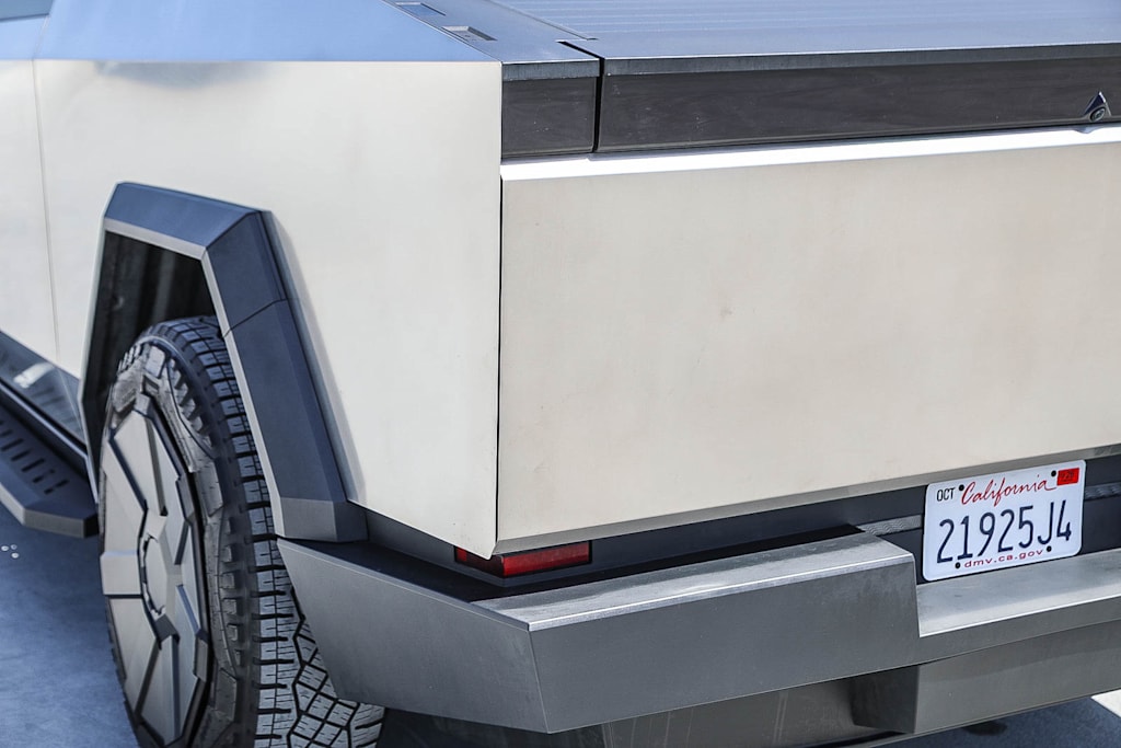 Thumbnail: 2025 Tesla Cybertruck - 16