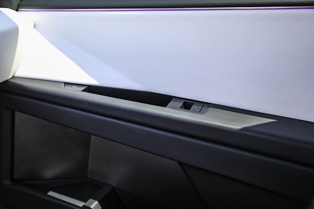 Thumbnail: 2025 Tesla Cybertruck - 20