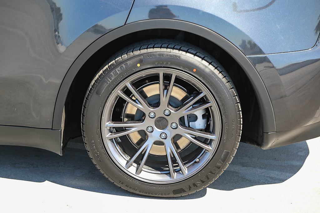 Thumbnail: 2025 Tesla Model Y - 17
