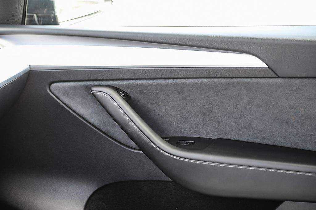 Thumbnail: 2025 Tesla Model Y - 21