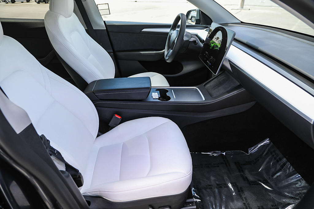 Thumbnail: 2025 Tesla Model Y - 8