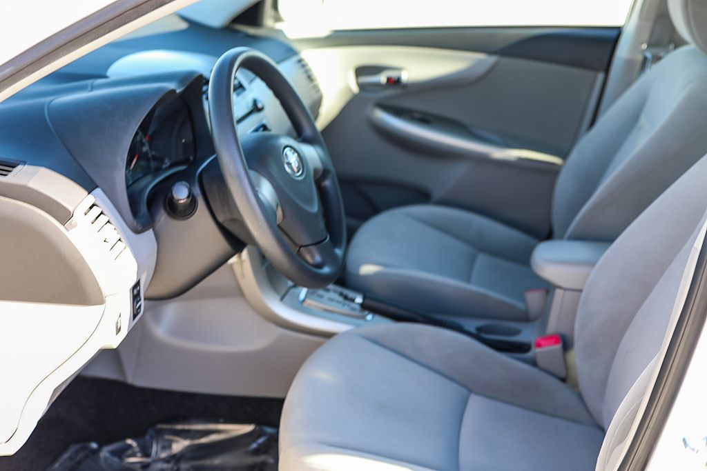 Thumbnail: 2011 Toyota Corolla - 10