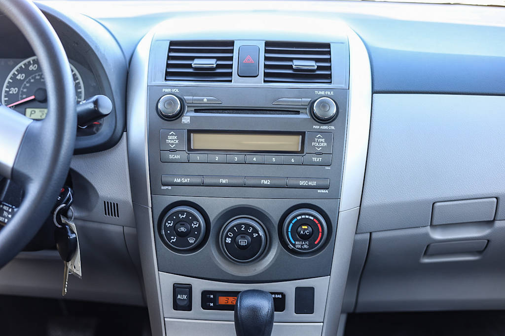 Thumbnail: 2011 Toyota Corolla - 12
