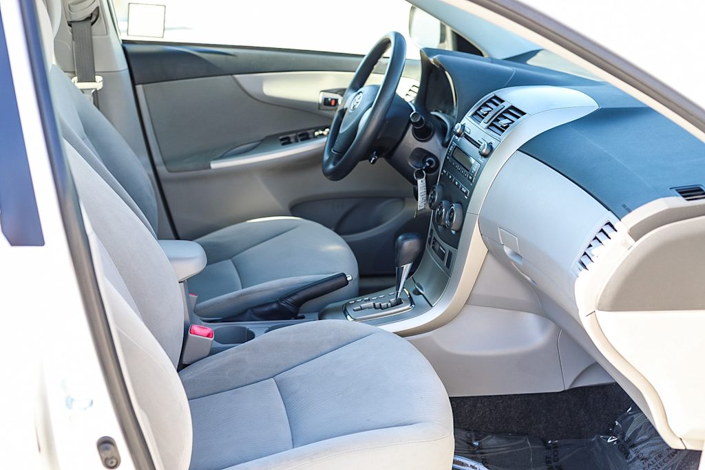 Thumbnail: 2011 Toyota Corolla - 9