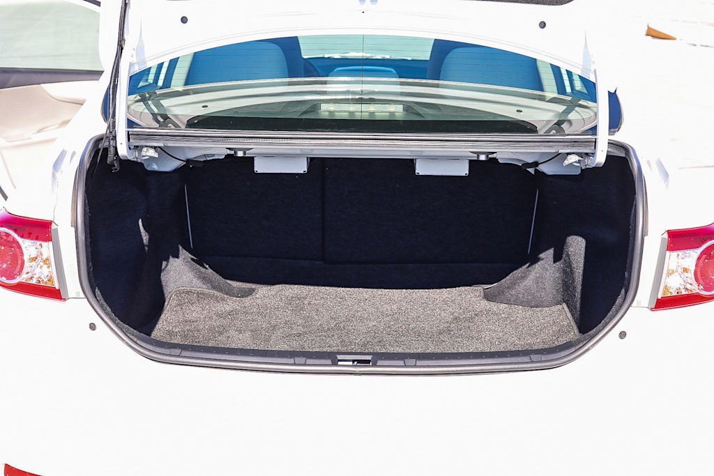 Thumbnail: 2011 Toyota Corolla - 15