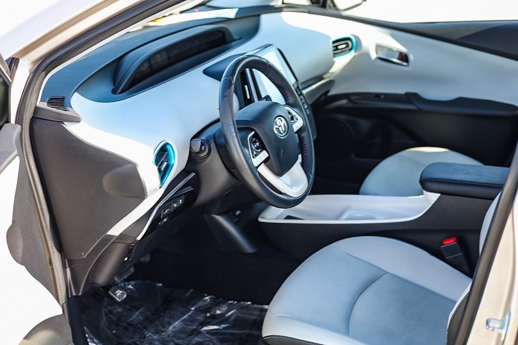 Thumbnail: 2017 Toyota Prius Prime - 9