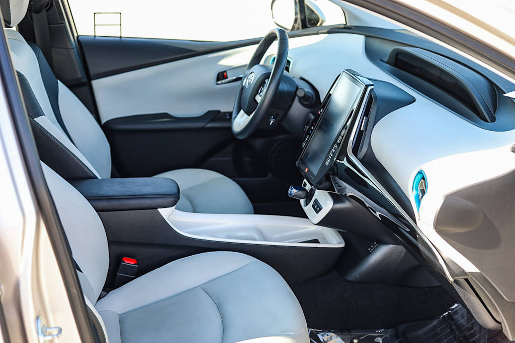 Thumbnail: 2017 Toyota Prius Prime - 10