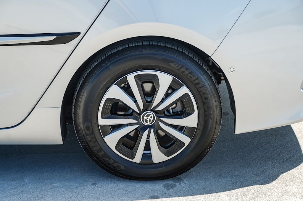 Thumbnail: 2017 Toyota Prius Prime - 21