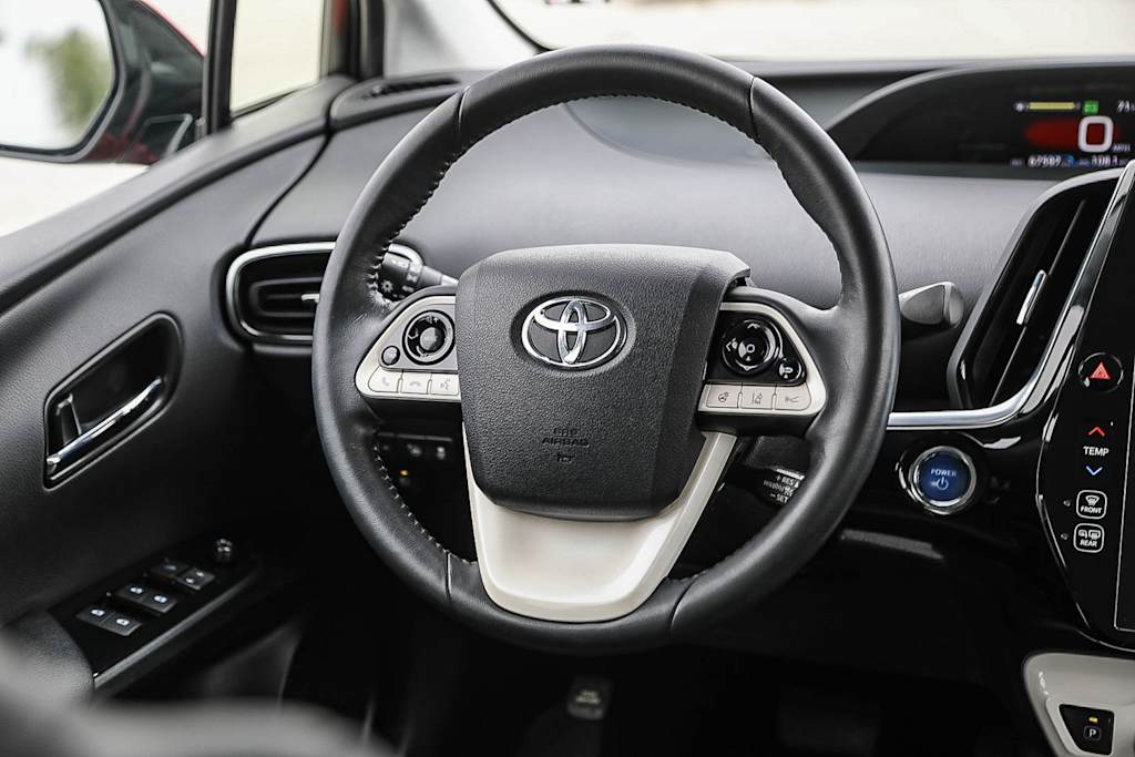 Thumbnail: 2017 Toyota Prius Prime - 13
