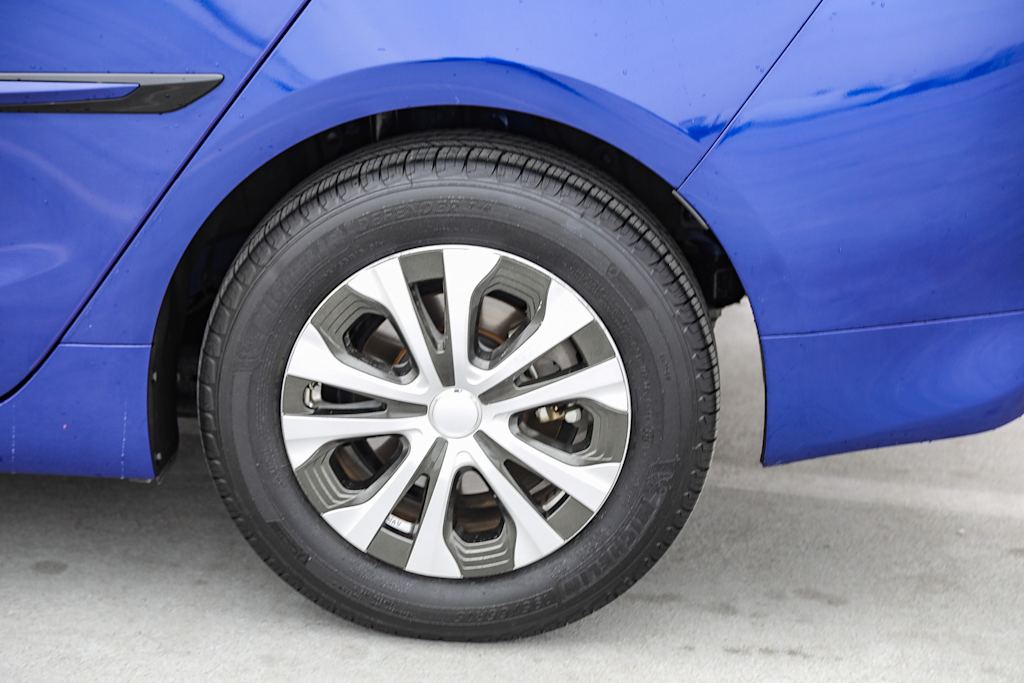 2016 Toyota Prius Three 21