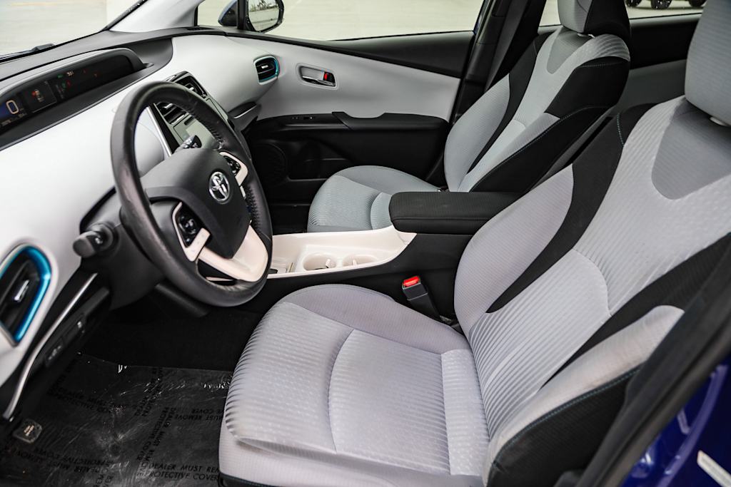 2016 Toyota Prius Three 11