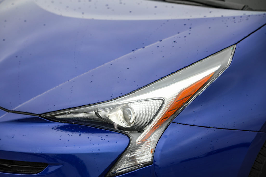 2016 Toyota Prius Three 19