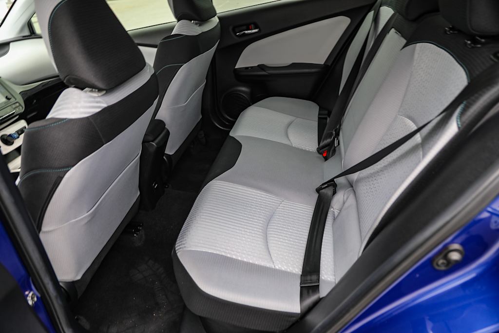 2016 Toyota Prius Three 12