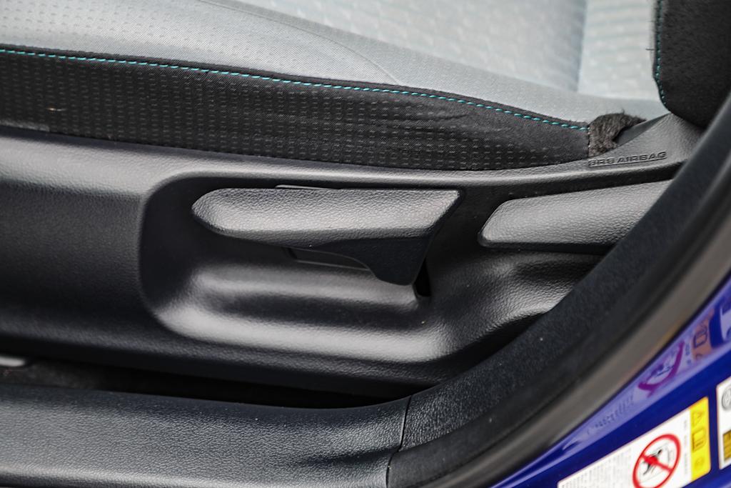 2016 Toyota Prius Three 22