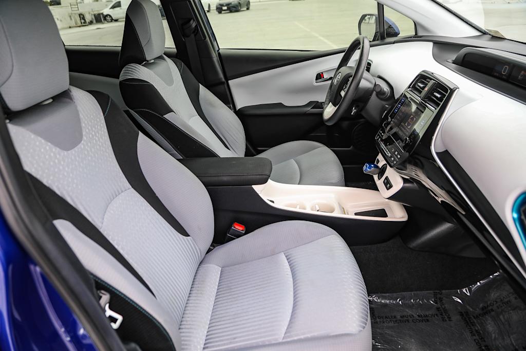 2016 Toyota Prius Three 10