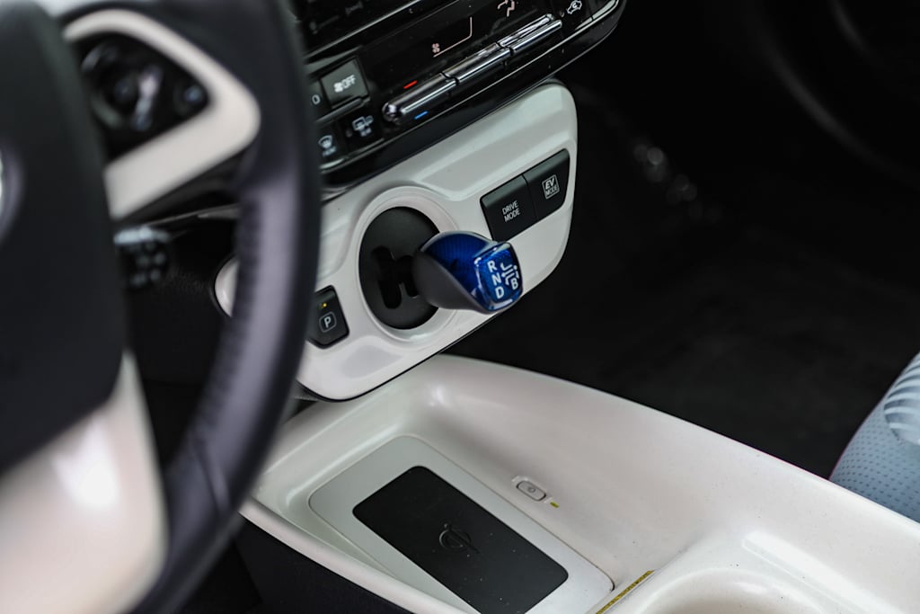 2016 Toyota Prius Three 15