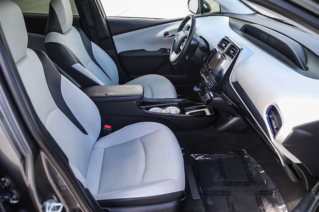 Thumbnail: 2016 Toyota Prius - 9
