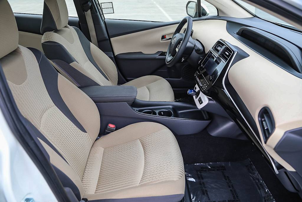 Thumbnail: 2016 Toyota Prius - 9
