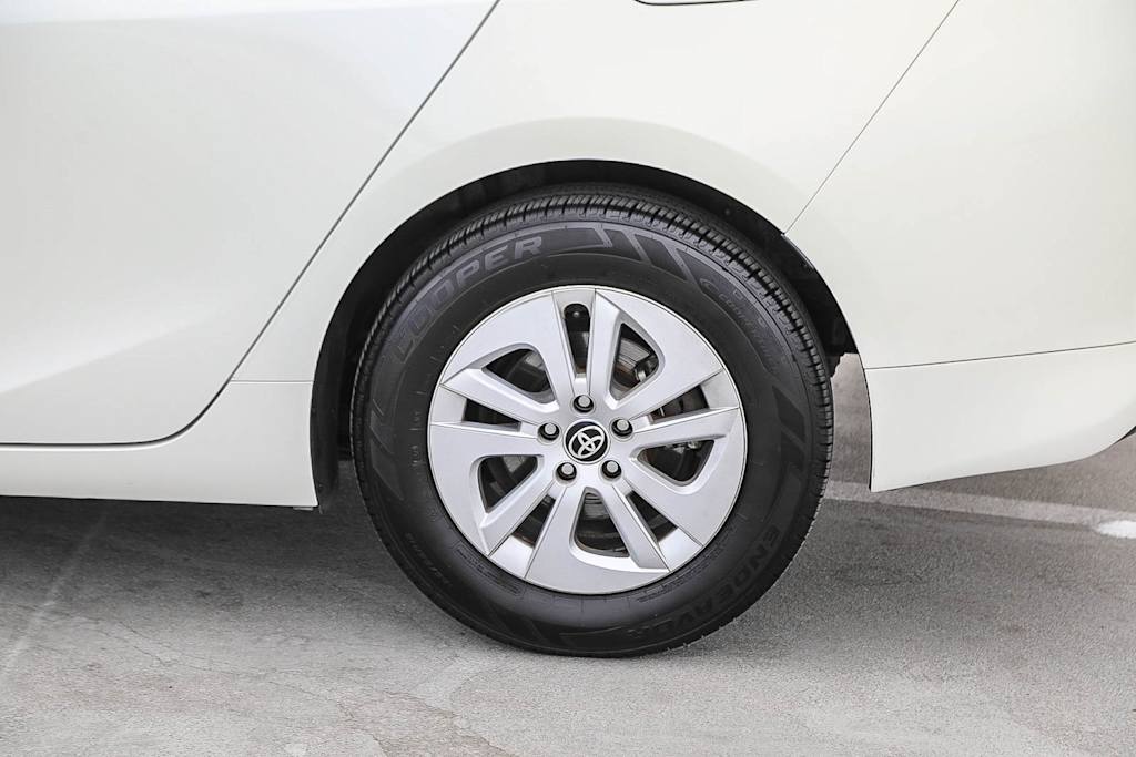 Thumbnail: 2016 Toyota Prius - 18