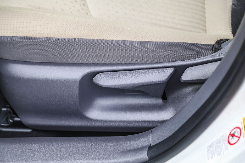 Thumbnail: 2016 Toyota Prius - 20