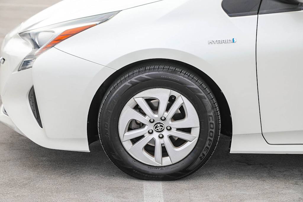 Thumbnail: 2016 Toyota Prius - 6