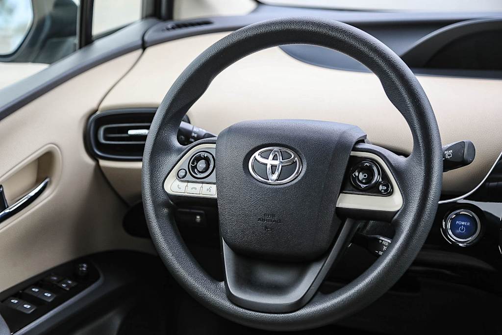 Thumbnail: 2016 Toyota Prius - 8