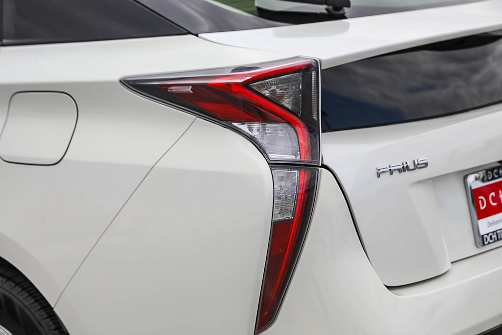 Thumbnail: 2016 Toyota Prius - 17
