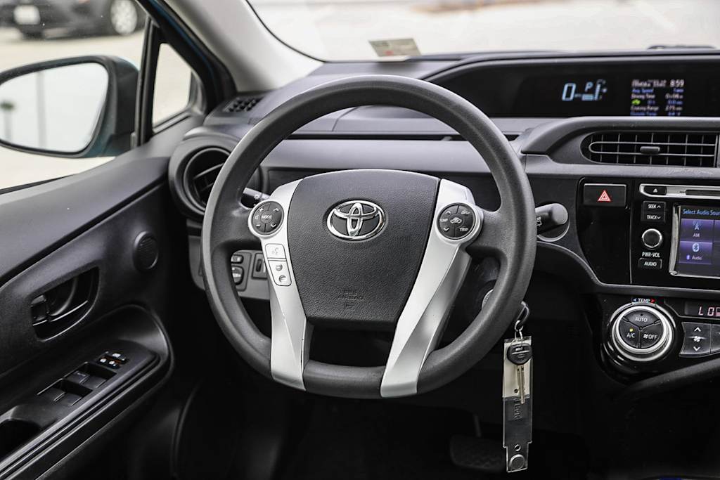 Thumbnail: 2016 Toyota Prius c - 13