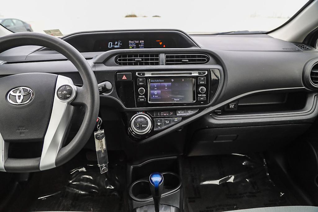 Thumbnail: 2016 Toyota Prius c - 9