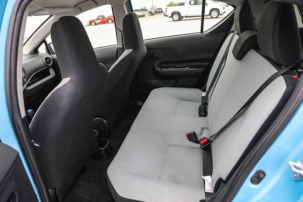 Thumbnail: 2016 Toyota Prius c - 12