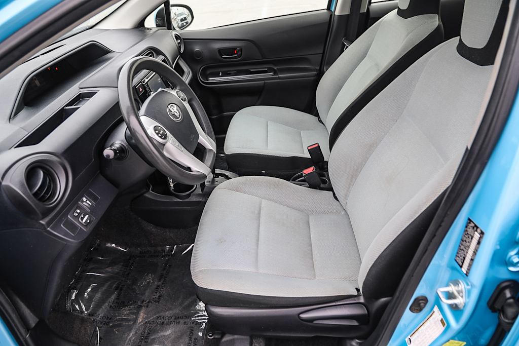 Thumbnail: 2016 Toyota Prius c - 11