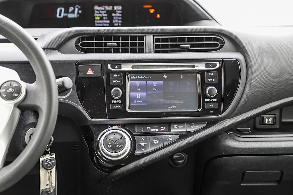 Thumbnail: 2016 Toyota Prius c - 14