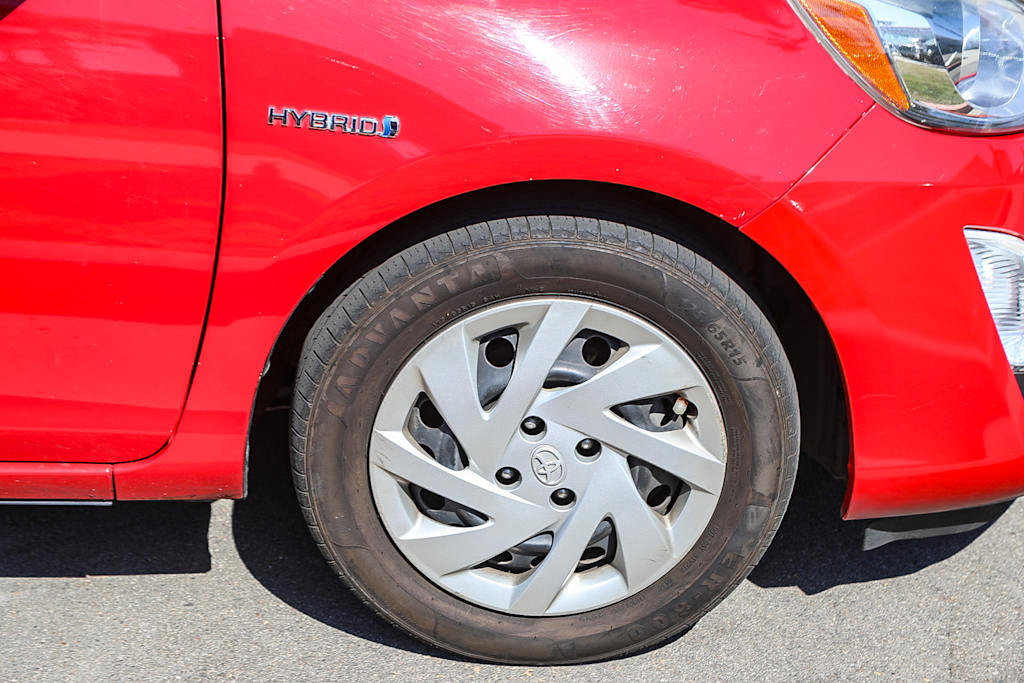 Thumbnail: 2015 Toyota Prius c - 20
