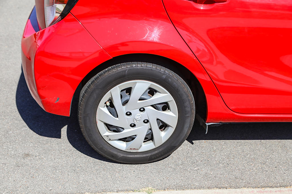 Thumbnail: 2015 Toyota Prius c - 19