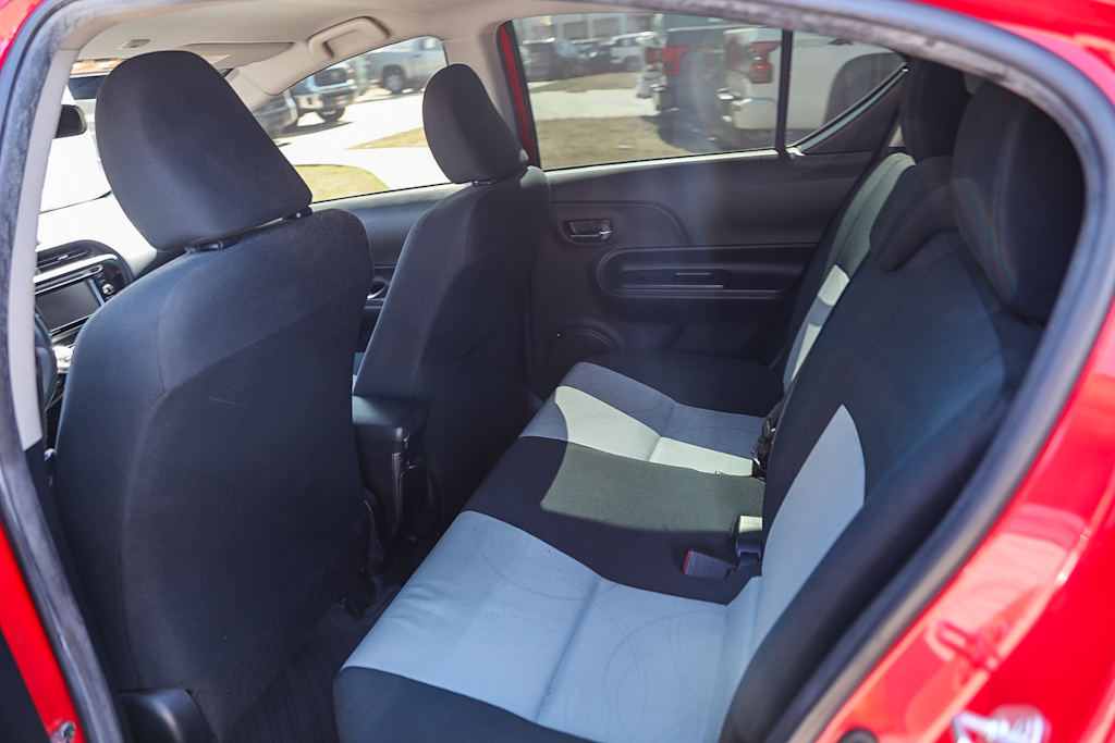 Thumbnail: 2015 Toyota Prius c - 9