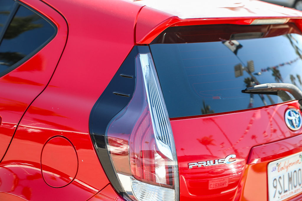 Thumbnail: 2015 Toyota Prius c - 17