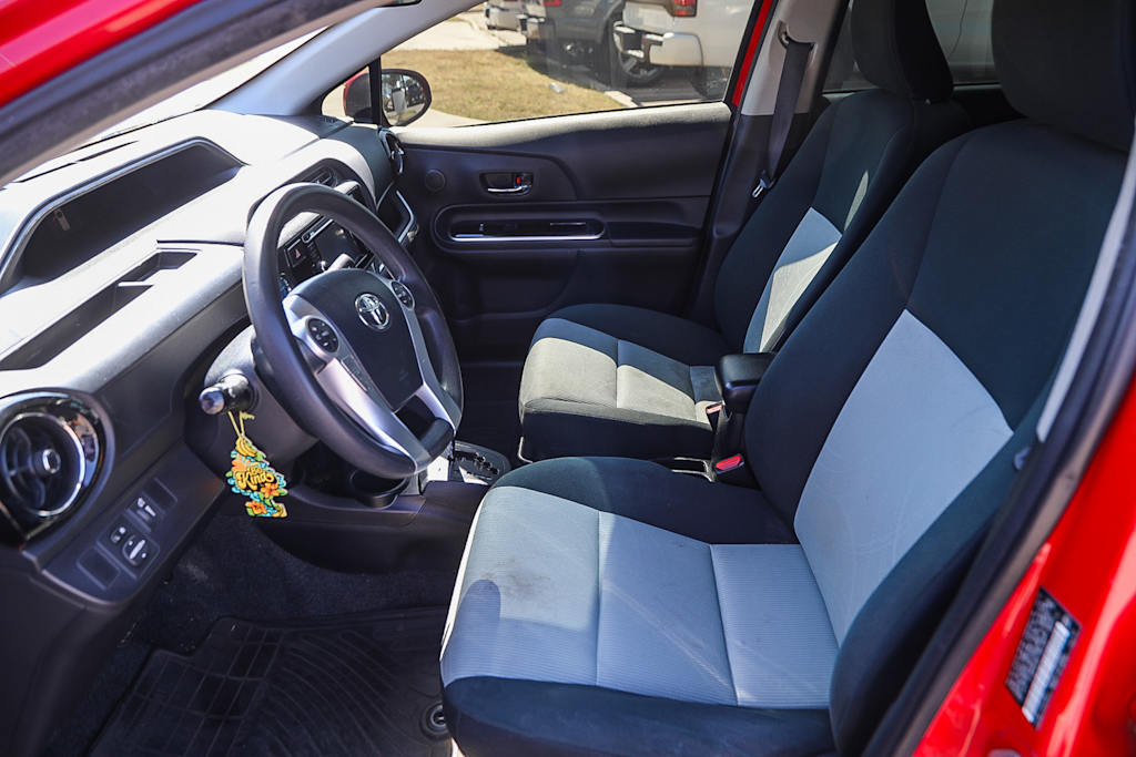 Thumbnail: 2015 Toyota Prius c - 7