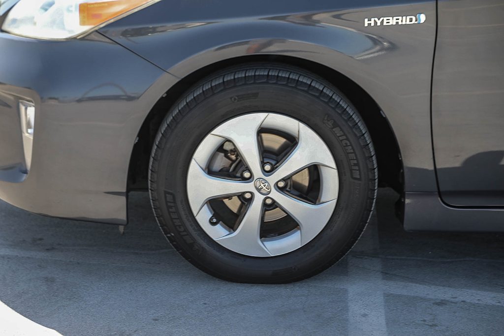 Thumbnail: 2013 Toyota Prius - 6