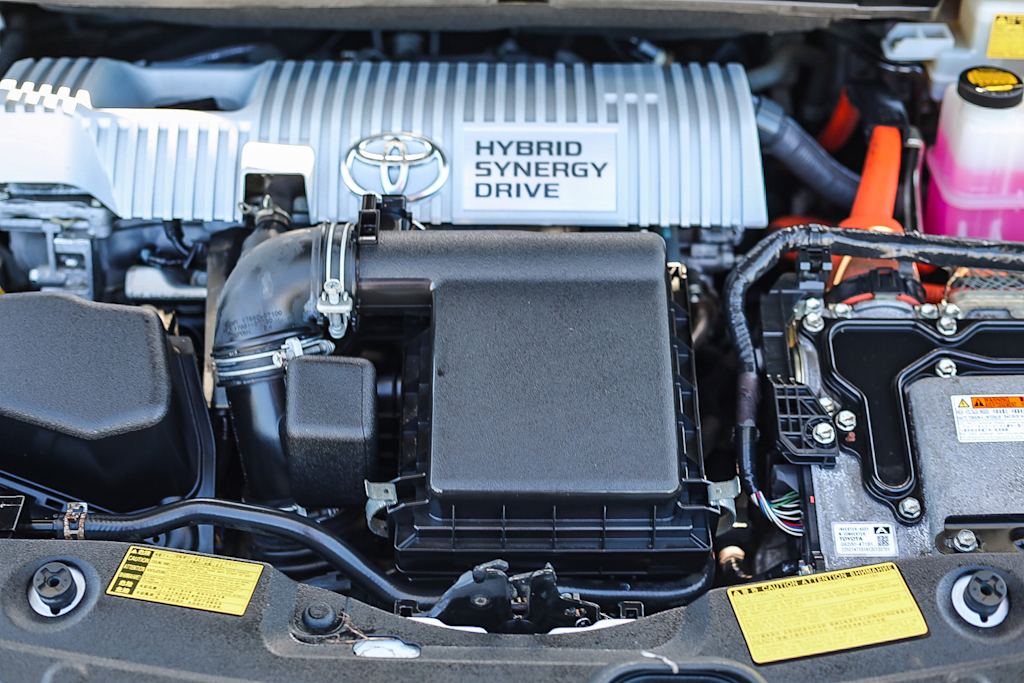 Thumbnail: 2012 Toyota Prius - 7