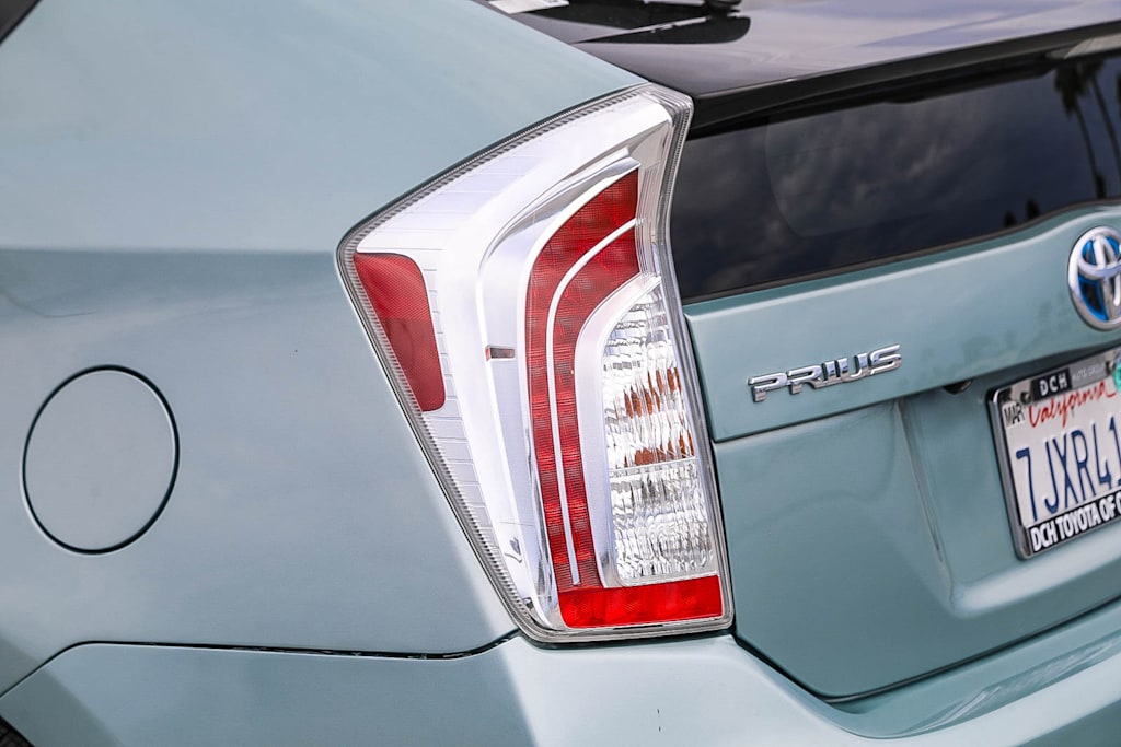 Thumbnail: 2015 Toyota Prius - 19