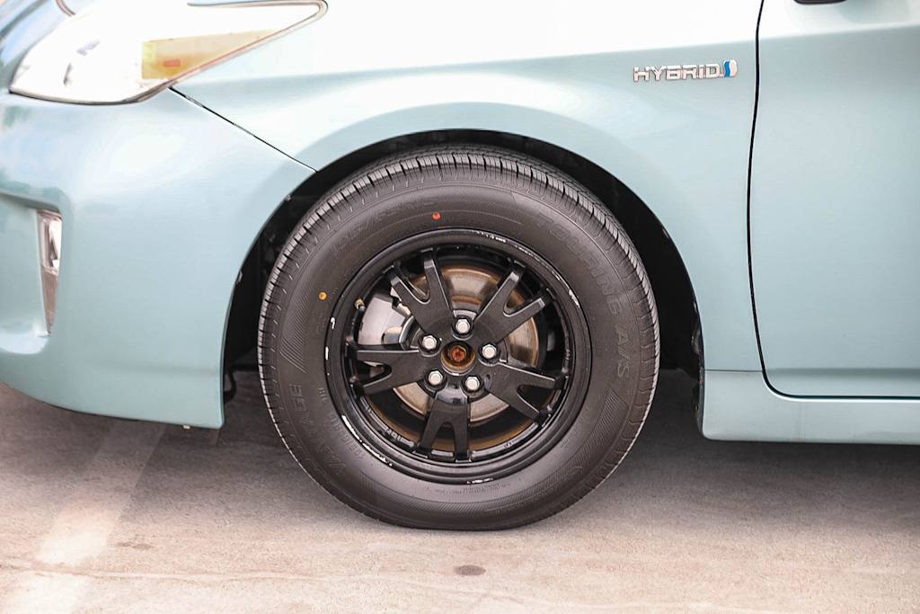 Thumbnail: 2015 Toyota Prius - 6