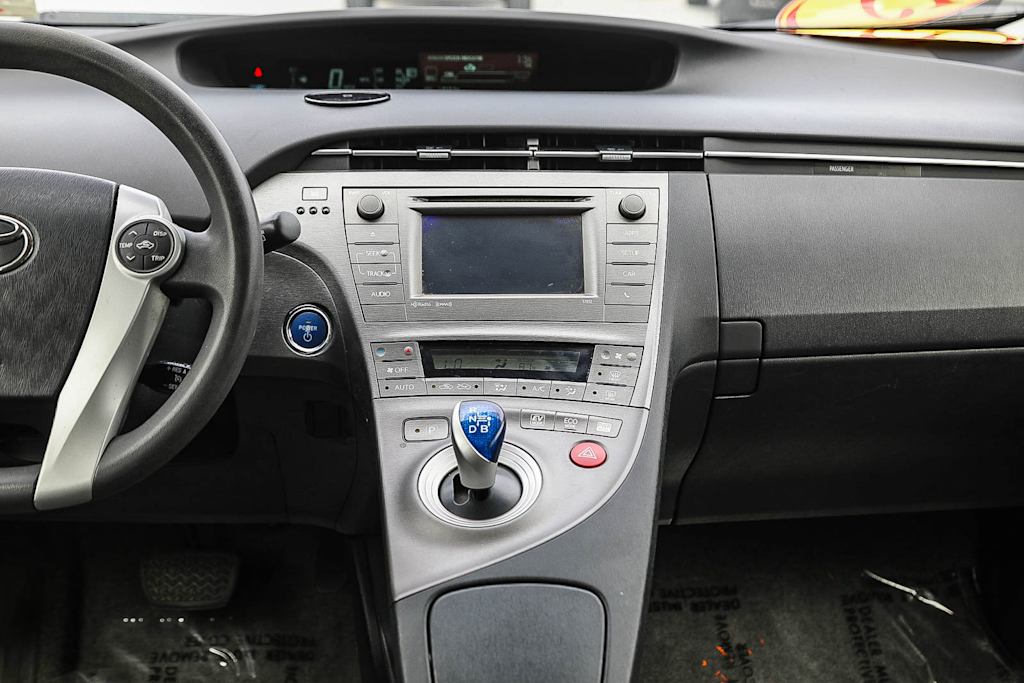 Thumbnail: 2015 Toyota Prius - 8