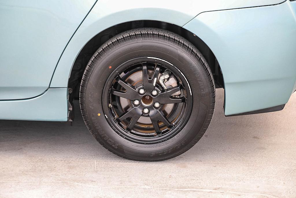 Thumbnail: 2015 Toyota Prius - 20