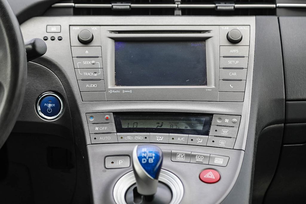 Thumbnail: 2015 Toyota Prius - 13