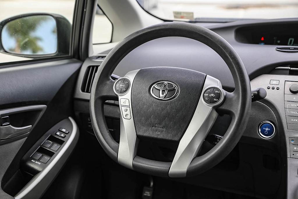 Thumbnail: 2015 Toyota Prius - 12