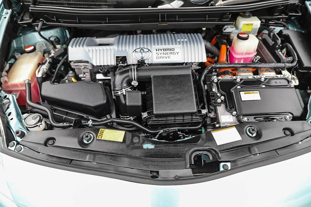 Thumbnail: 2015 Toyota Prius - 7