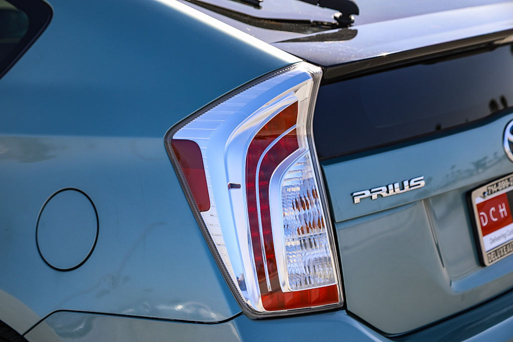 Thumbnail: 2014 Toyota Prius - 21