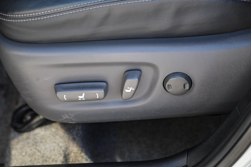 Thumbnail: 2015 Toyota Prius - 23