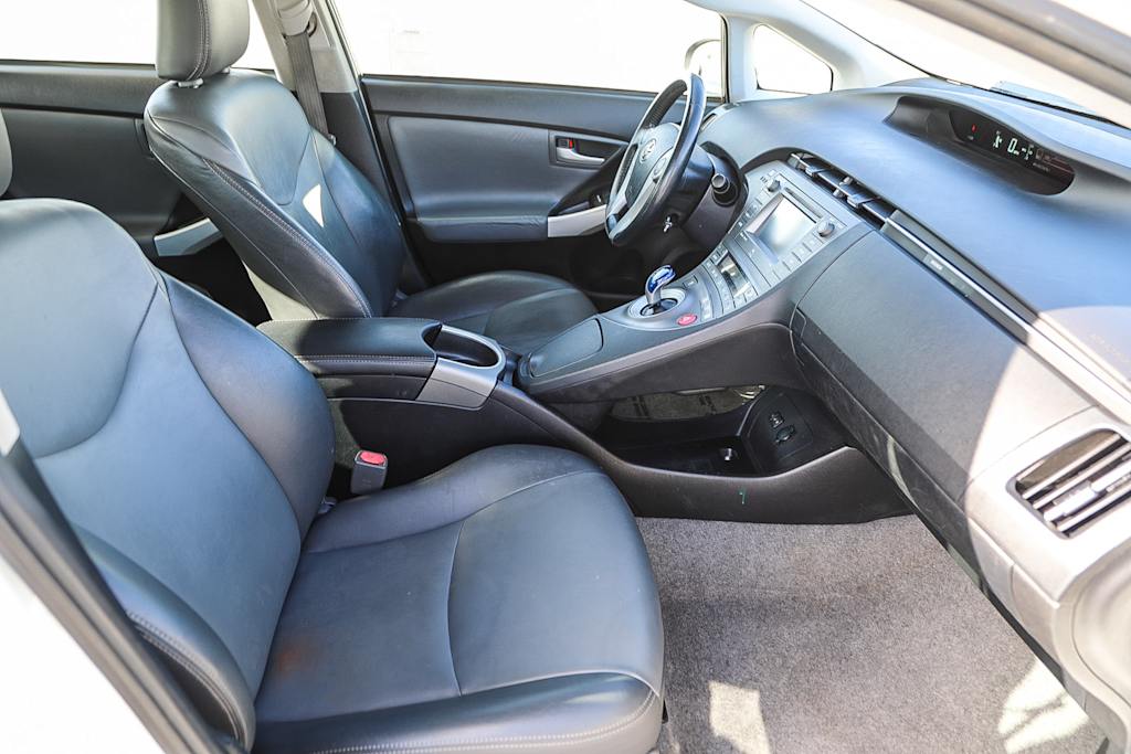 Thumbnail: 2015 Toyota Prius - 9